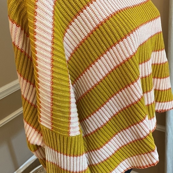 Free People Knitted Cropped Sweater S/P P2P 29” EUC - Picture 3 of 9